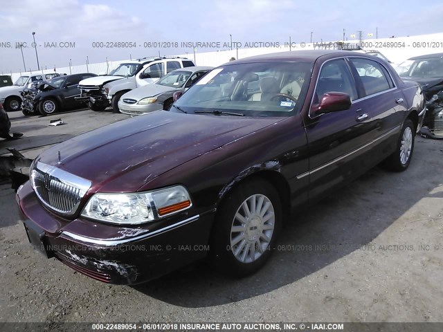 1LNHM82W93Y690369 - 2003 LINCOLN TOWN CAR SIGNATURE BURGUNDY photo 2