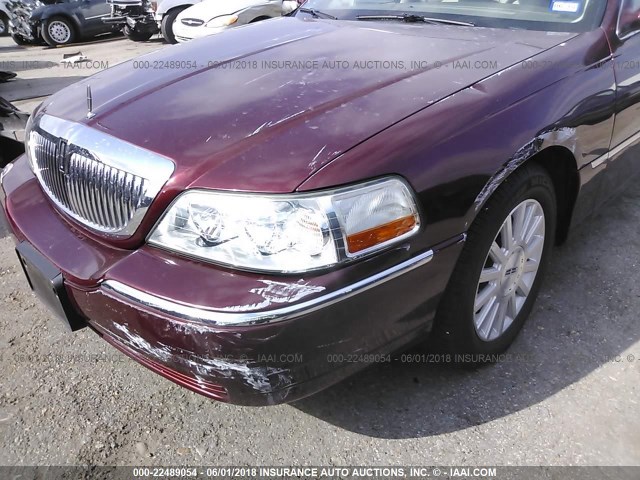 1LNHM82W93Y690369 - 2003 LINCOLN TOWN CAR SIGNATURE BURGUNDY photo 6