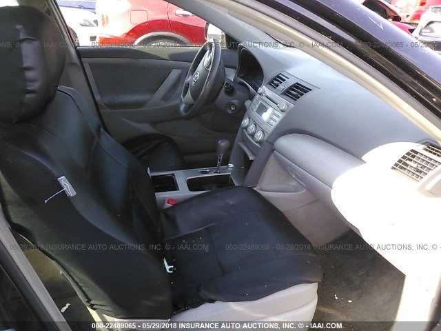 4T4BF3EK9BR126079 - 2011 TOYOTA CAMRY SE/LE/XLE შავი ფოტო 5