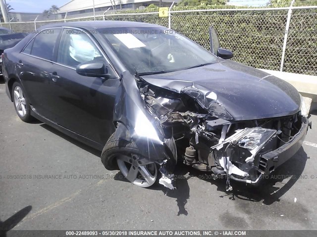 4T1BF1FK4EU829011 - 2014 TOYOTA CAMRY L/SE/LE/XLE ნაცრისფერი ფოტო 1