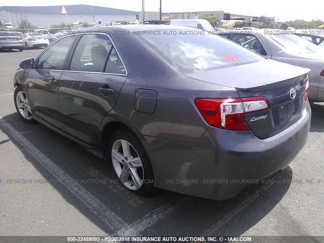 4T1BF1FK4EU829011 - 2014 TOYOTA CAMRY L/SE/LE/XLE ნაცრისფერი ფოტო 3