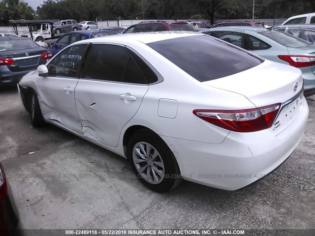 4T4BF1FK5FR498740 - 2015 TOYOTA CAMRY LE/XLE/SE/XSE WHITE photo 3