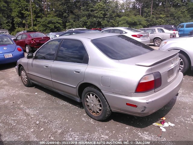 1HGCD5652TA052876 - 1996 HONDA ACCORD EX/EX-R SILVER photo 3