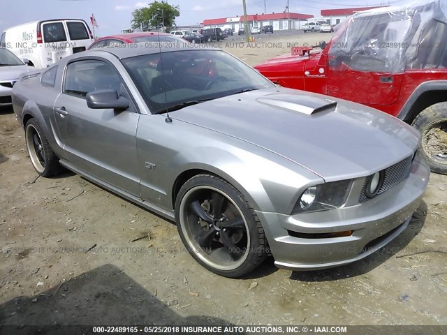 1ZVHT82H685102152 - 2008 FORD MUSTANG GT GRAY photo 1