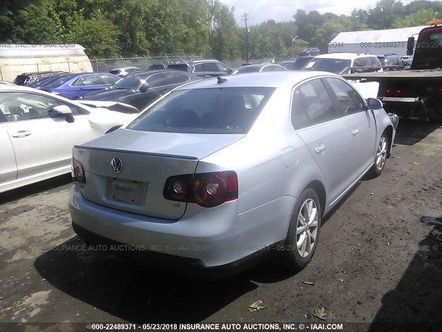 3VWRX7AJ7AM054572 - 2010 VOLKSWAGEN JETTA SE/SEL SILVER photo 4