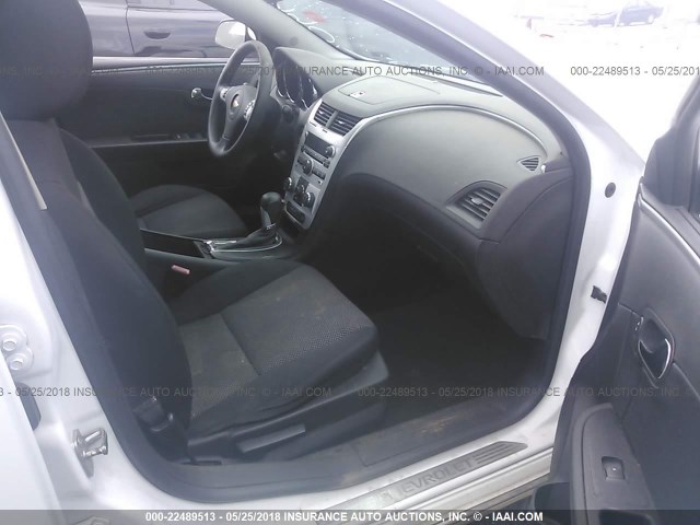 1G1ZC5EU5CF310663 - 2012 CHEVROLET MALIBU 1LT WHITE photo 5