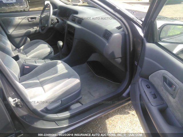 4T1BG22K9WU268072 - 1998 TOYOTA CAMRY CE/LE/XLE GRAY photo 5