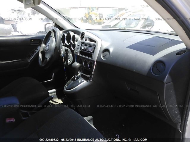 2T1KR32E07C660774 - 2007 TOYOTA COROLLA MATRIX XR SILVER photo 5
