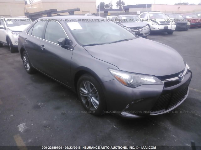 4T1BF1FK3FU095611 - 2015 TOYOTA CAMRY LE/XLE/SE/XSE GRAY photo 1