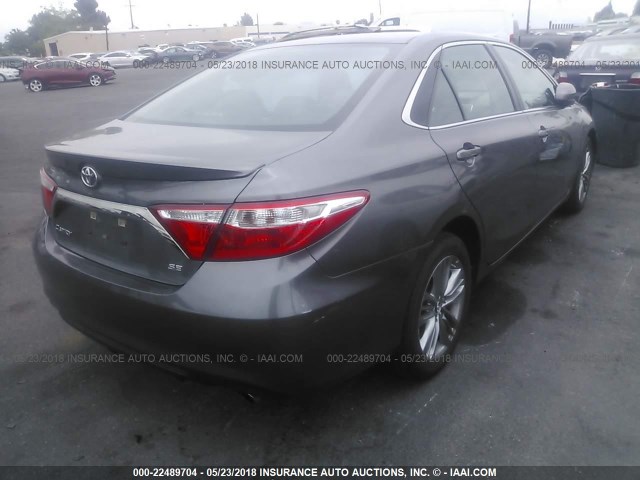 4T1BF1FK3FU095611 - 2015 TOYOTA CAMRY LE/XLE/SE/XSE GRAY photo 4