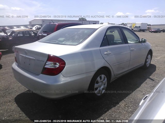 4T1BE32K02U037454 - 2002 TOYOTA CAMRY LE/XLE/SE ვერცხლისფერი ფოტო 4