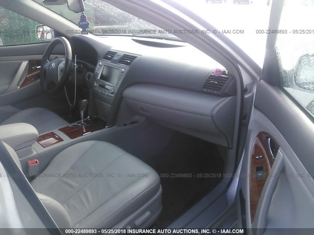 4T1BK3EK5BU611017 - 2011 TOYOTA CAMRY SE/LE/XLE 银色 照片 5