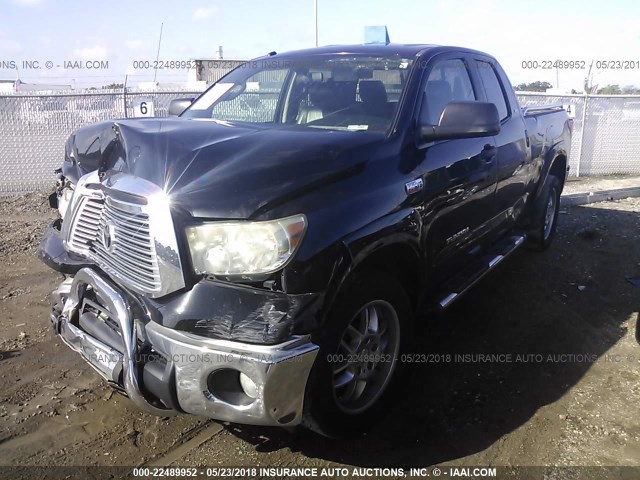 5TFRY5F10AX090031 - 2010 TOYOTA TUNDRA DOUBLE CAB SR5 BLACK photo 2