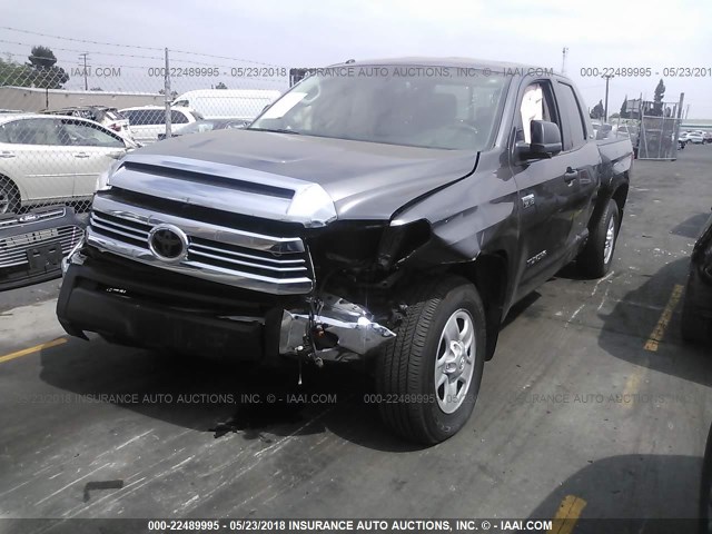 5TFRY5F1XHX217460 - 2017 TOYOTA TUNDRA DOUBLE CAB SR/SR5 GRAY photo 2