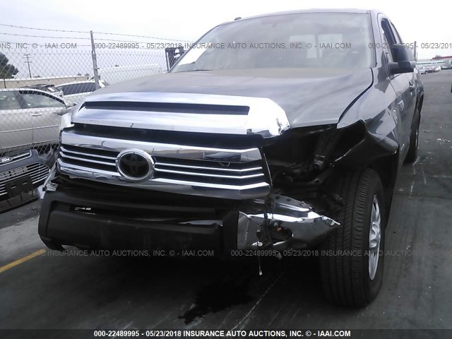 5TFRY5F1XHX217460 - 2017 TOYOTA TUNDRA DOUBLE CAB SR/SR5 GRAY photo 6