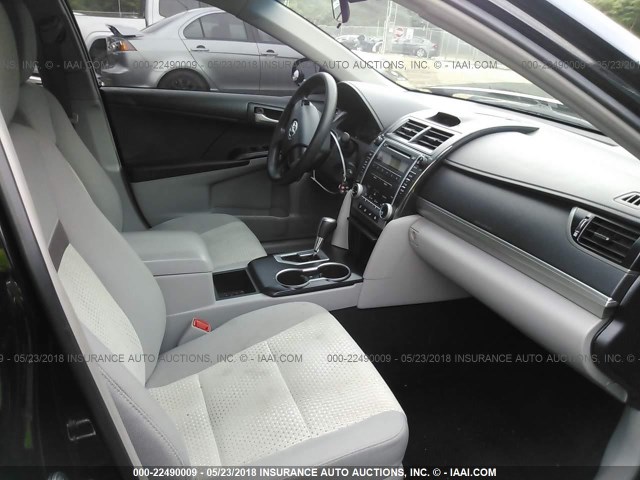 4T1BF1FK7CU632704 - 2012 TOYOTA CAMRY SE/LE/XLE 黑色 照片 5