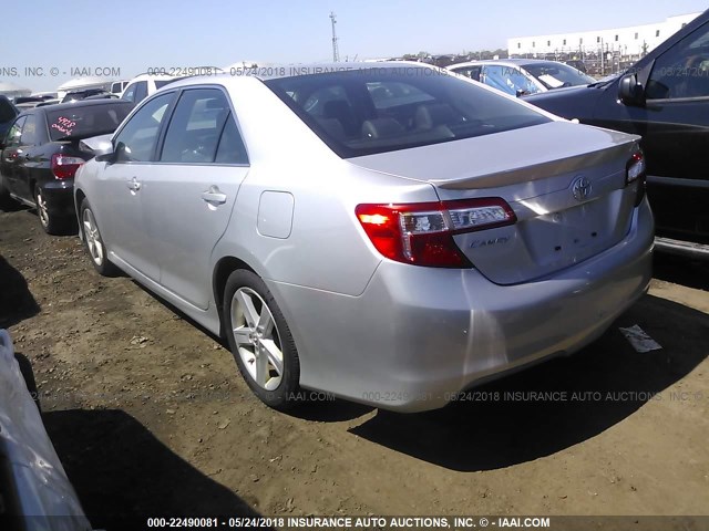 4T1BF1FK1DU651539 - 2013 TOYOTA CAMRY L/SE/LE/XLE 银色 照片 3