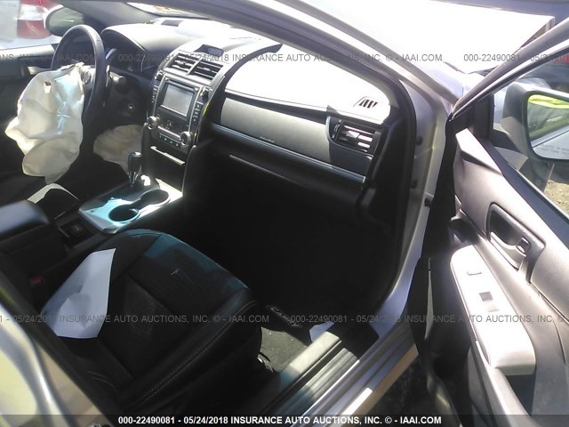 4T1BF1FK1DU651539 - 2013 TOYOTA CAMRY L/SE/LE/XLE 银色 照片 5