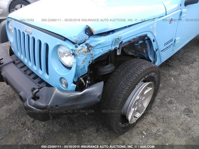 1C4BJWDGXHL574325 - 2017 JEEP WRANGLER UNLIMITE SPORT BLUE photo 6