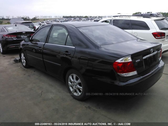4T1BF30K95U086477 - 2005 TOYOTA CAMRY LE/XLE/SE შავი ფოტო 3