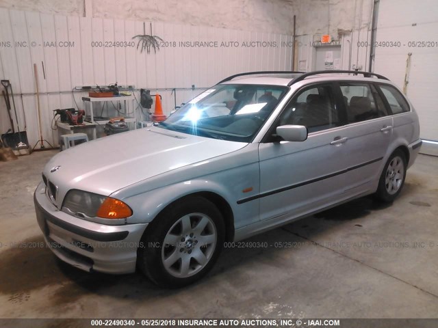 WBAAW33401ET42181 - 2001 BMW 325 IT GRAY photo 2