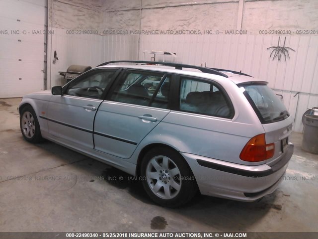 WBAAW33401ET42181 - 2001 BMW 325 IT GRAY photo 3