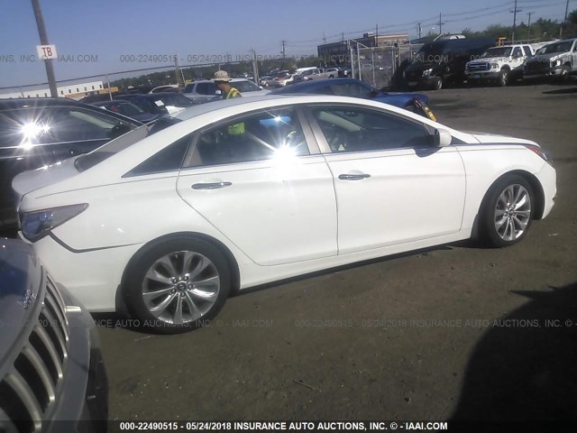 5NPEC4AC3DH692809 - 2013 HYUNDAI SONATA SE/LIMITED WHITE photo 4