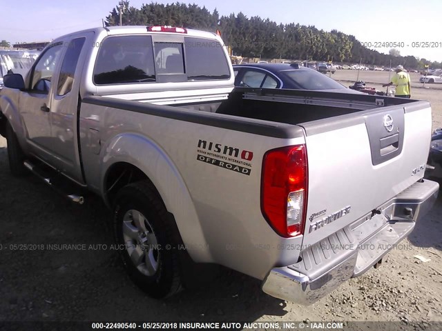 1N6AD0CW4BC451648 - 2011 NISSAN FRONTIER SV/PRO-4X SILVER photo 3