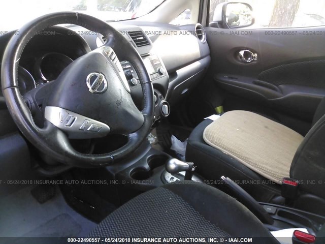 3N1CE2CP0EL355069 - 2014 NISSAN VERSA NOTE S/S PLUS/SV/SL SILVER photo 5