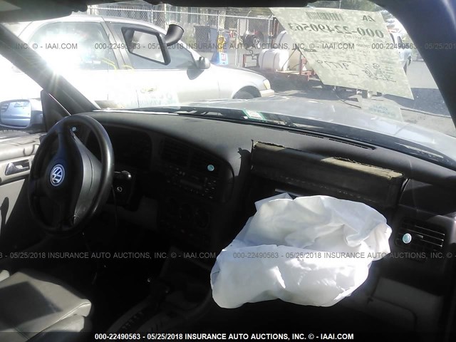 3VWDC21V82M807782 - 2002 VOLKSWAGEN CABRIO GLX 银色 照片 5