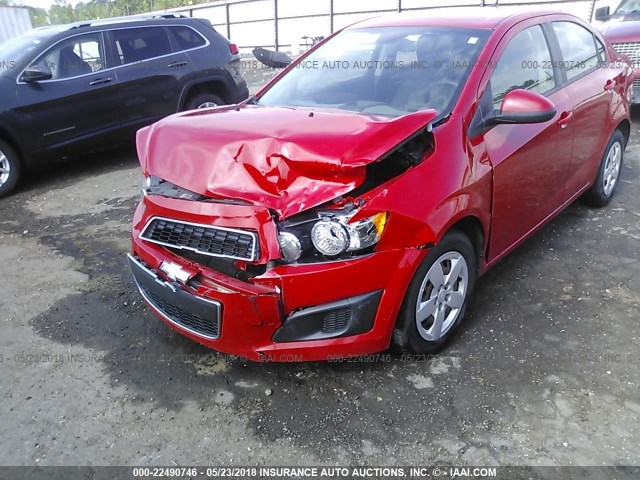 1G1JA5SH3D4210665 - 2013 CHEVROLET SONIC LS RED photo 6