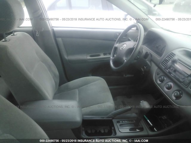 4T1BE32K64U877399 - 2004 TOYOTA CAMRY LE/XLE/SE 灰色 照片 5