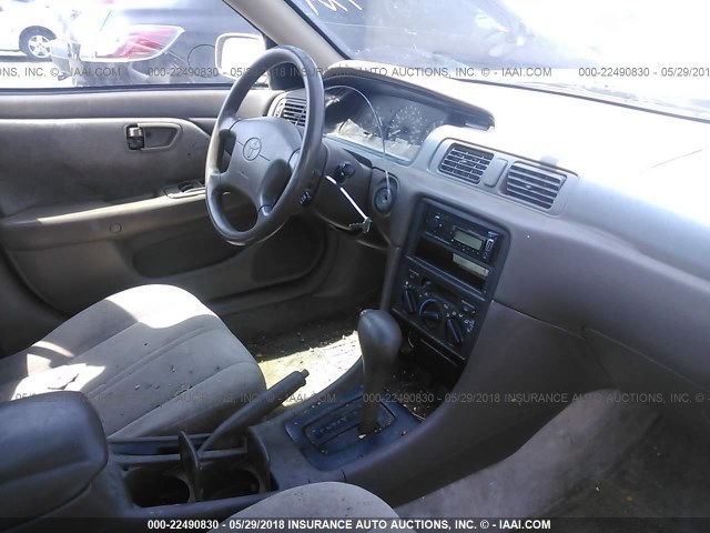 4T1BG22K8XU477885 - 1999 TOYOTA CAMRY CE/LE/XLE GOLD photo 5