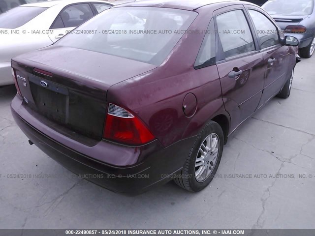 1FAFP34N67W128446 - 2007 FORD FOCUS ZX4/S/SE/SES RED photo 4