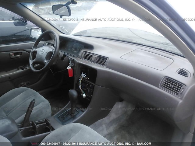 4T1BG22KXXU456570 - 1999 TOYOTA CAMRY CE/LE/XLE BROWN photo 5