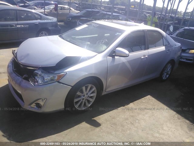 4T1BK1FK0EU538534 - 2014 TOYOTA CAMRY SE/XLE SILVER photo 2