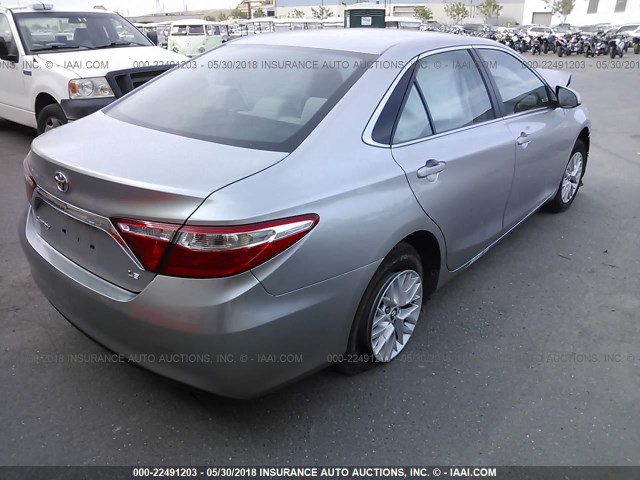 4T1BF1FK4GU243296 - 2016 TOYOTA CAMRY LE/XLE/SE/XSE 银色 照片 4