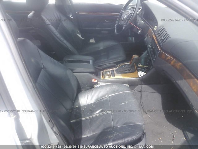 WBADE6327WBW62347 - 1998 BMW 540 I AUTOMATIC SILVER photo 5