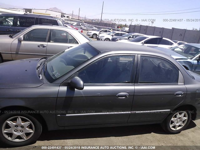 KNAFB121335290142 - 2003 KIA SPECTRA LS GRAY photo 6