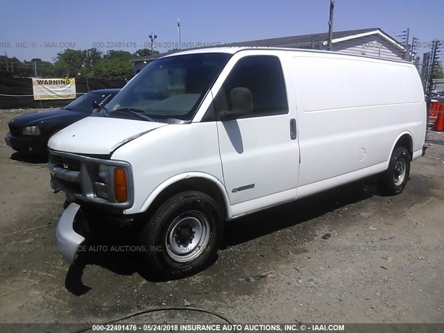 1GCHG39RX21126591 - 2002 CHEVROLET EXPRESS G3500  WHITE photo 2