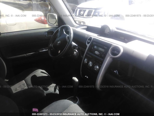 JTLKT324650221311 - 2005 TOYOTA SCION XB თეთრი ფოტო 5
