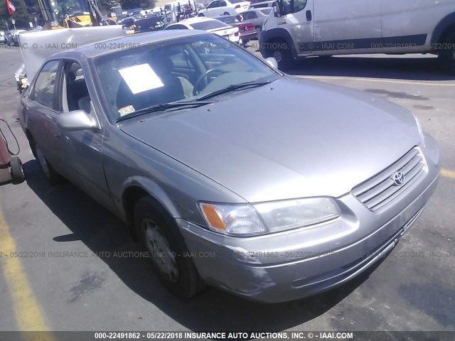 JT2BG22K5W0205460 - 1998 TOYOTA CAMRY CE/LE/XLE BEIGE photo 1