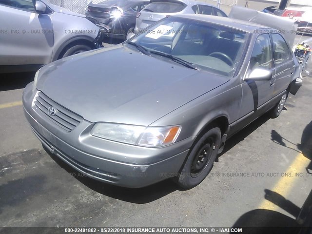 JT2BG22K5W0205460 - 1998 TOYOTA CAMRY CE/LE/XLE BEIGE photo 2