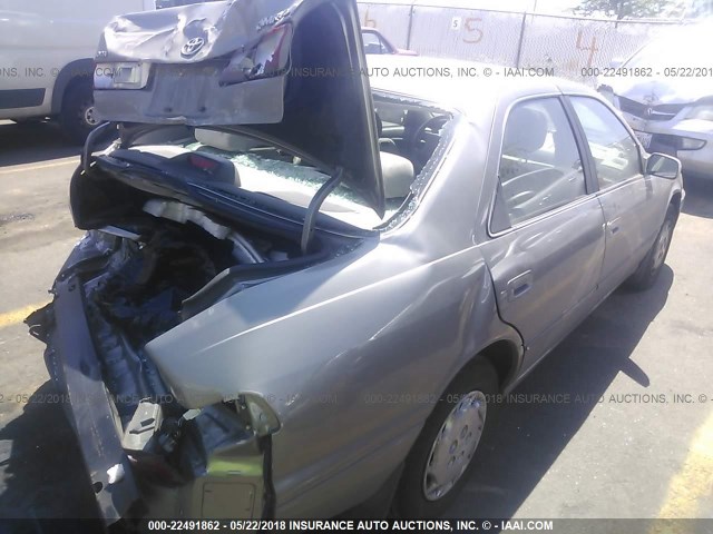 JT2BG22K5W0205460 - 1998 TOYOTA CAMRY CE/LE/XLE BEIGE photo 4