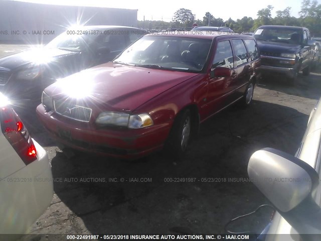 YV1LW55A4X2568299 - 1999 VOLVO V70 RED photo 2