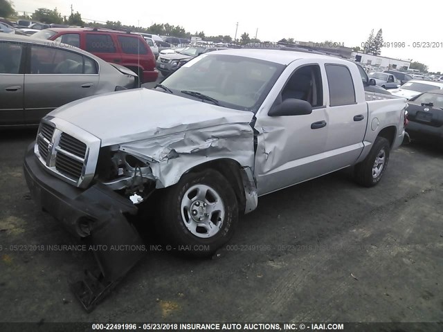 1D7HE28N75S194639 - 2005 DODGE DAKOTA QUAD/ST SILVER photo 2