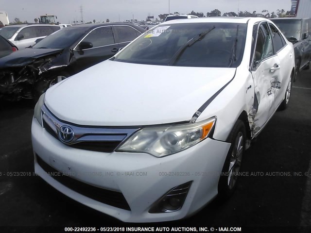 4T1BD1FK0CU016204 - 2012 TOYOTA CAMRY HYBRID/LE/XLE 白色 照片 2