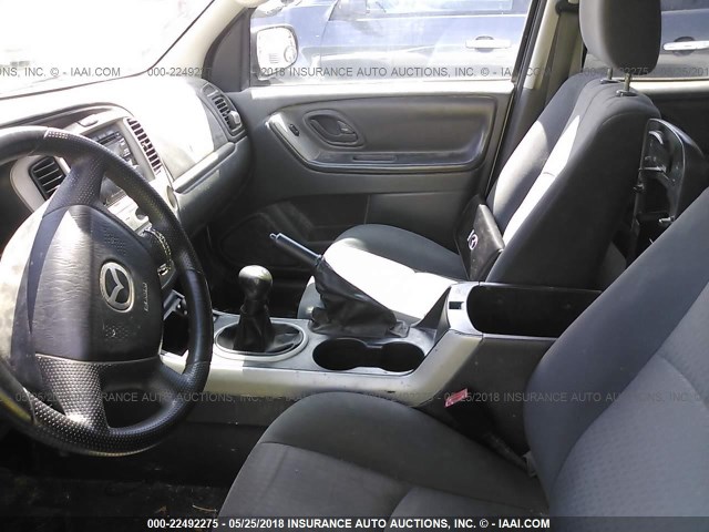 4F2YZ02Z26KM30520 - 2006 MAZDA TRIBUTE I WHITE photo 5