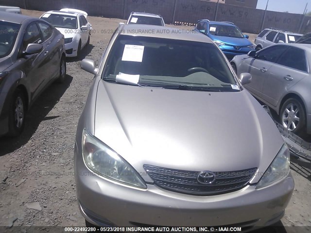 4T1BE32K82U617759 - 2002 TOYOTA CAMRY LE/XLE/SE 金色 照片 6