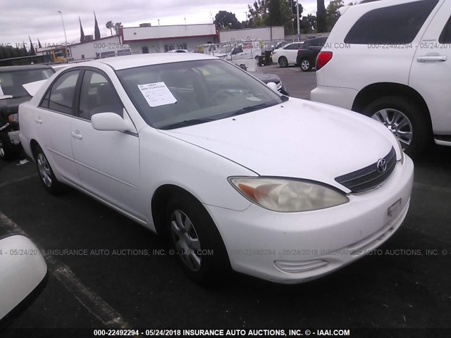 JTDBE32KX20016090 - 2002 TOYOTA CAMRY LE/XLE/SE თეთრი ფოტო 1